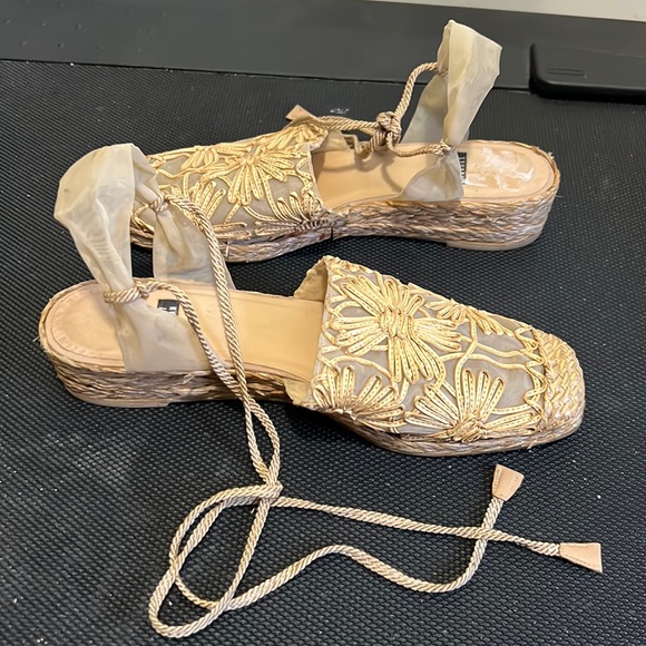 Stuart Weitzman Boho Tie Up Espadrilles Sandals Size 8.5 B - Picture 4 of 16